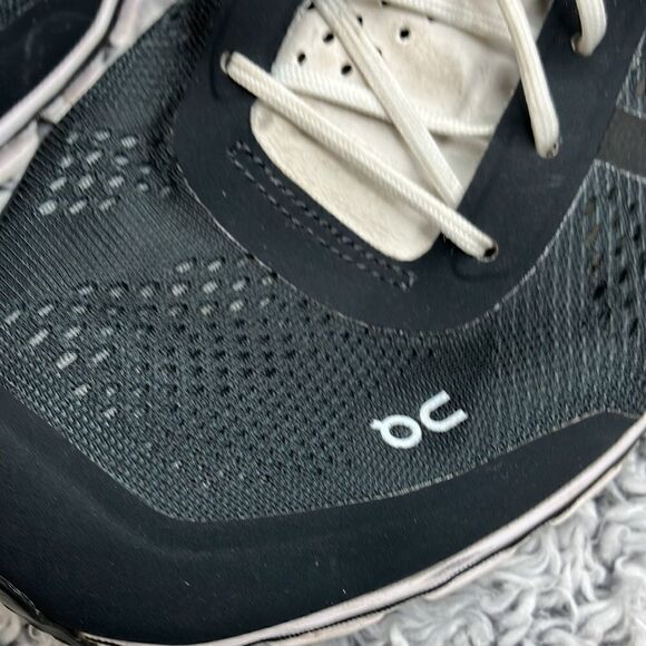 OC 5 9.5 Black & White Athletic Unisex Swiss Engineered Running Shoes - Picture 3 of 14